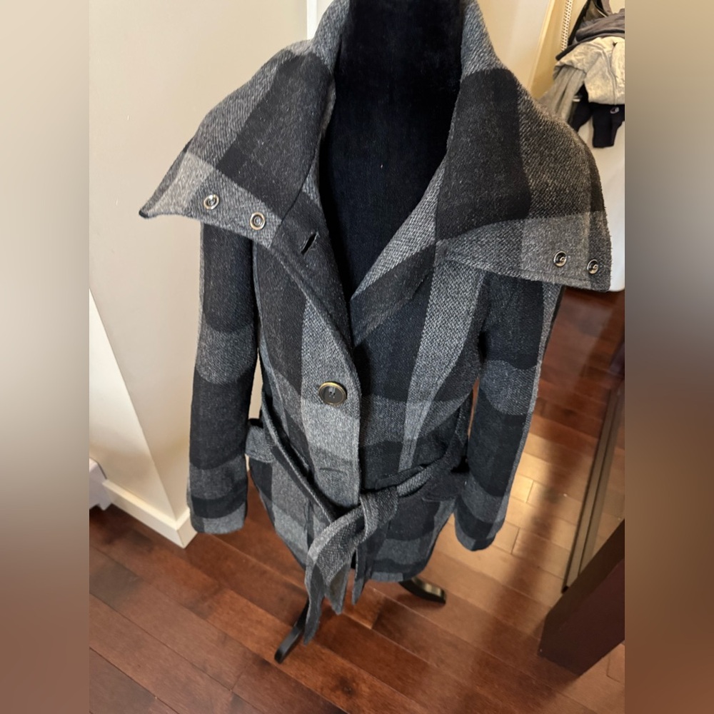 🟢VERA MODA size large grey & black winter coat.🟢